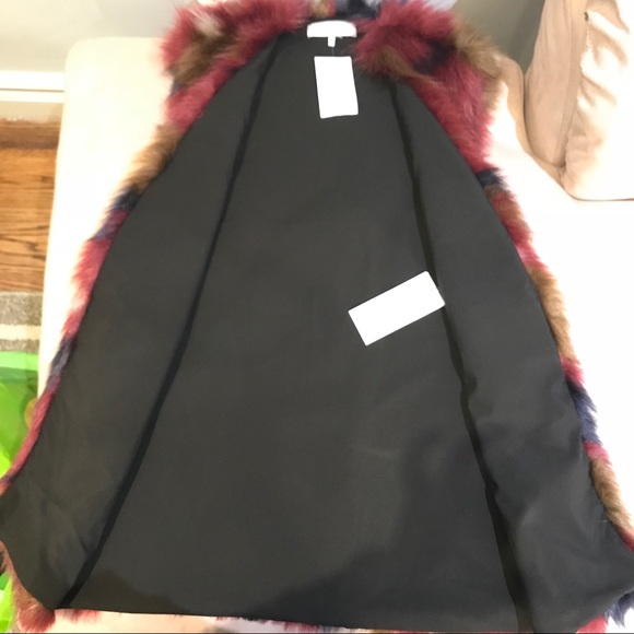 NWT WAYF Faux Fur Vest XS - Picture 3 of 7